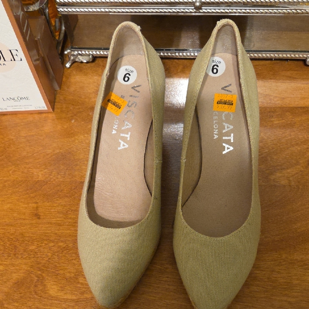 VISCATA Olive Green Pointed-Toe Women's Pumps